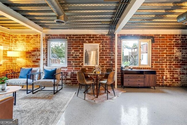 Building Photo - 15 Burbank Dr NW