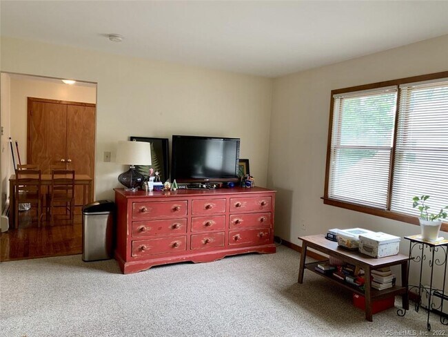 Building Photo - 31 Oenoke Pl