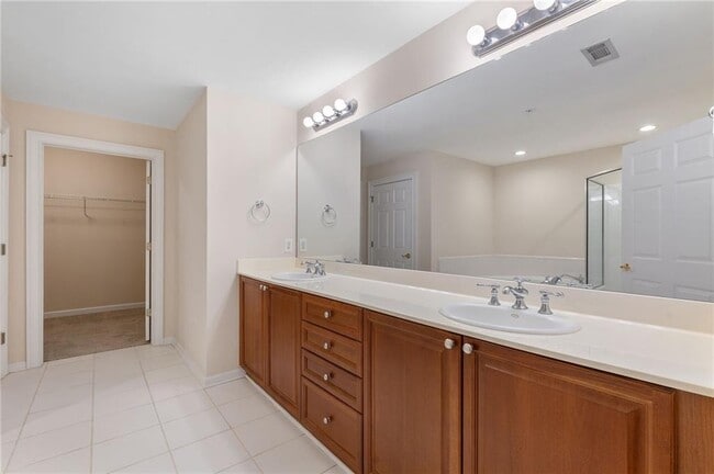 Building Photo - 3275 Lenox Rd NE