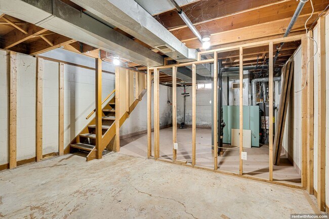 Building Photo - 1500 W Pershing St