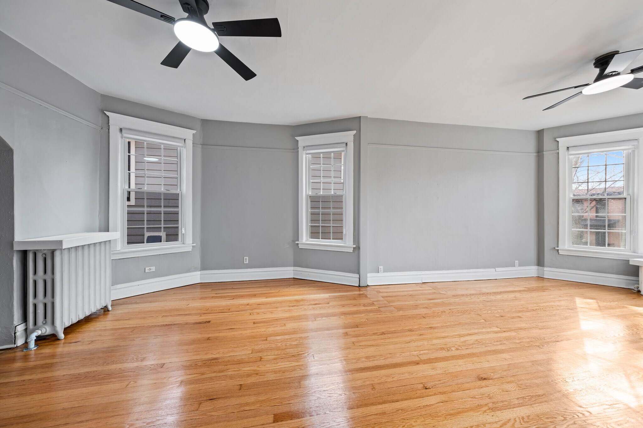 Building Photo - 3915 N Seeley Ave