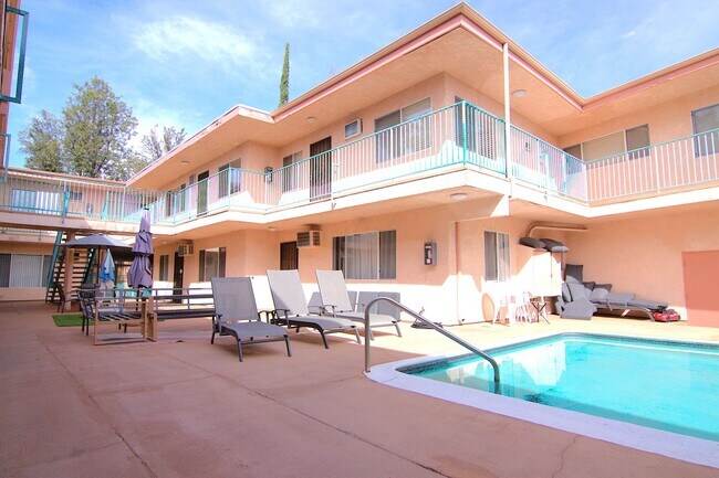 Building Photo - Hidden Gem in Royal Tampa | Prime Victory & Tampa Location | 2BR with Private Condo