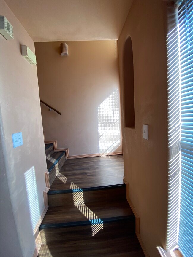 Building Photo - 1306 W Fig Ave