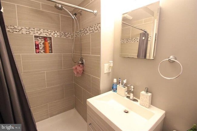 Building Photo - 4401 Jackson Pl