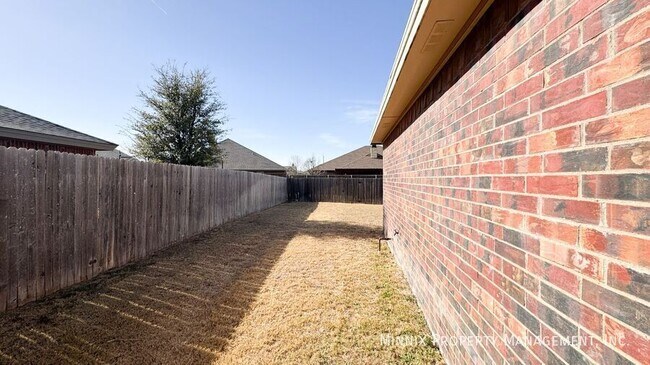 Building Photo - 6804 Oakridge Ave