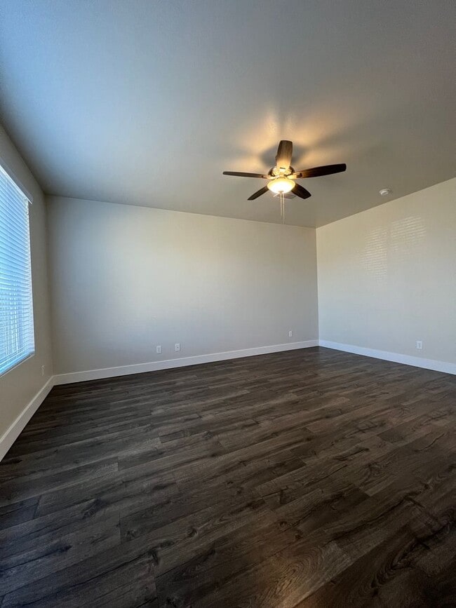 Building Photo - 3 Bedroom + Office in Highlands Ranch, Chi...