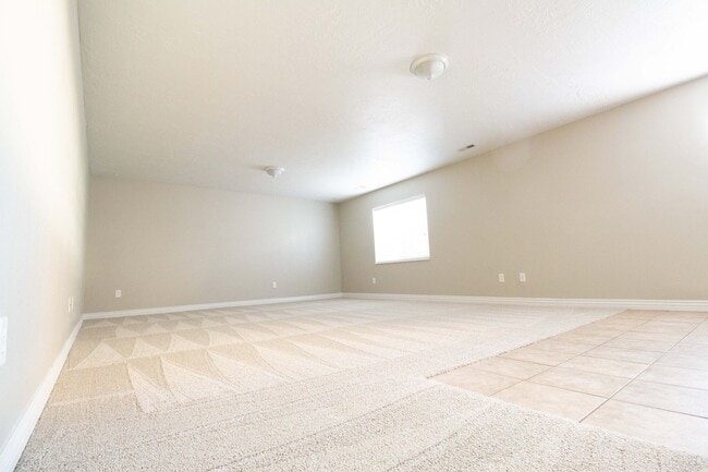 Building Photo - 8236 Pin Oak Dr