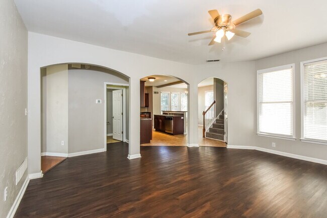 Building Photo - 214 Elmbrook Ln