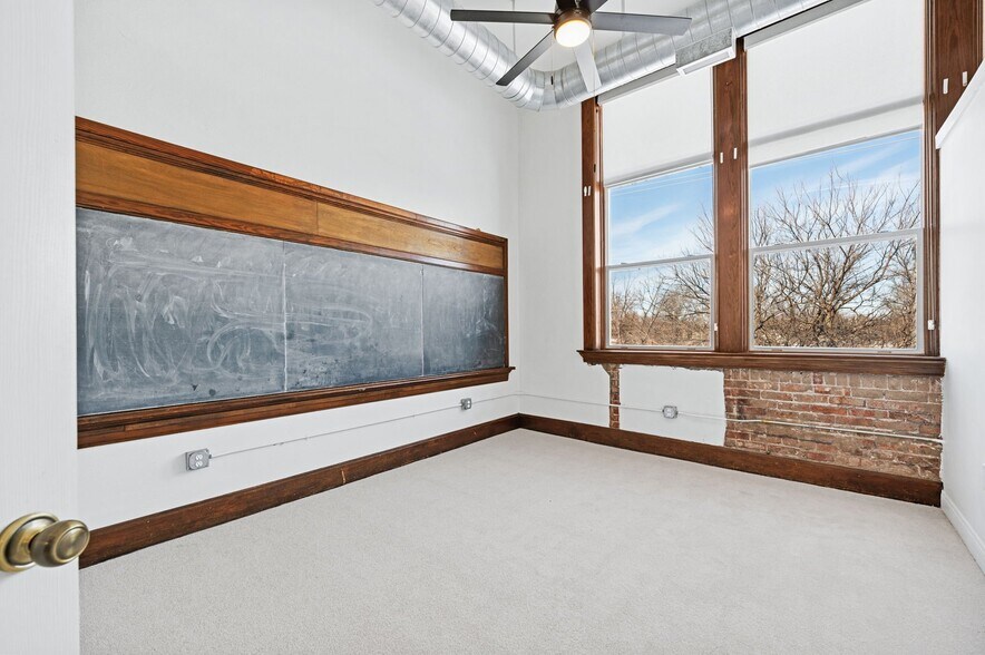 Building Photo - 249 N Athenian Ave