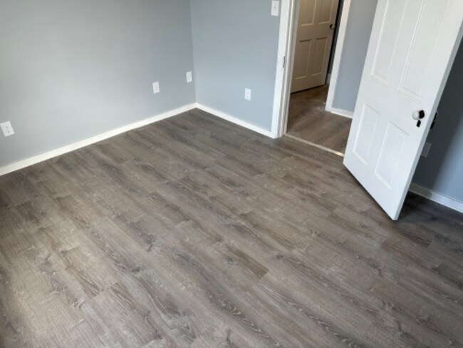 Building Photo - 618 Gibbons St