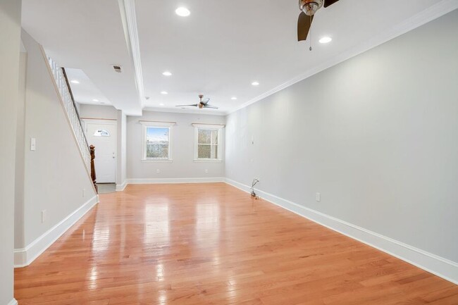 Building Photo - Amazing Anacostia 3 Bedroom with Parking I...