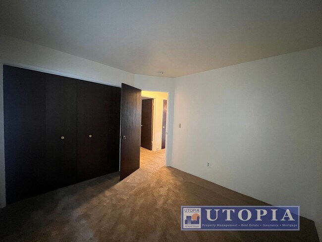 Building Photo - 136 Market St