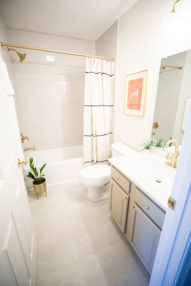 Building Photo - Townhouse at The Pinnacle