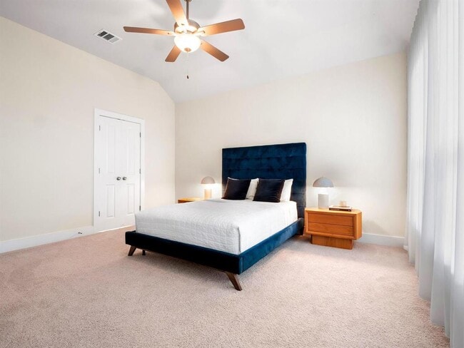 Building Photo - 2209 Santa Isabella Dr