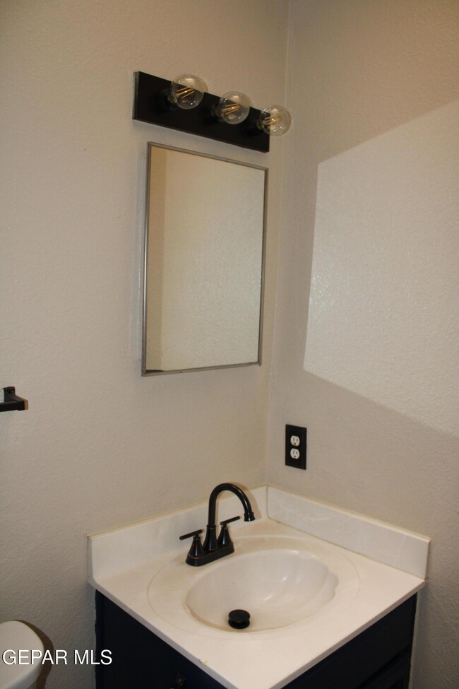 Building Photo - 11668 Diana Lynn Ct