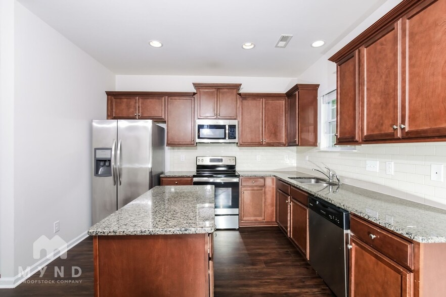 Building Photo - 700 Rose Mallow Dr