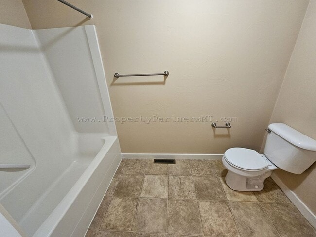 Building Photo - Very Nice - 3 Bed 2.5 Bath Townhouse