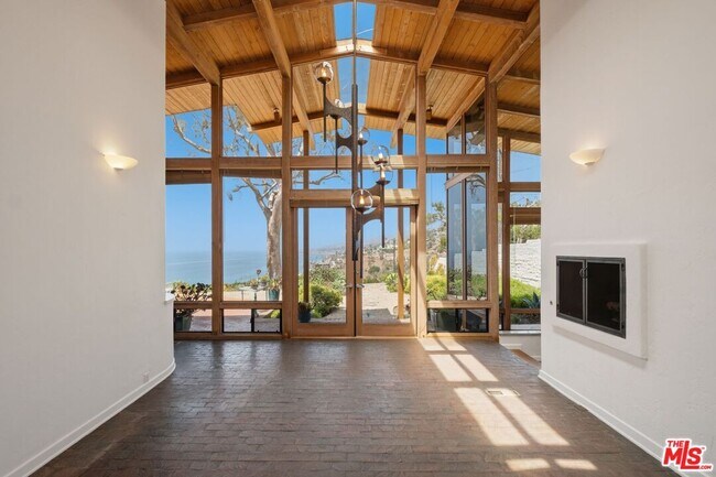 Building Photo - 3909 Sierks Way