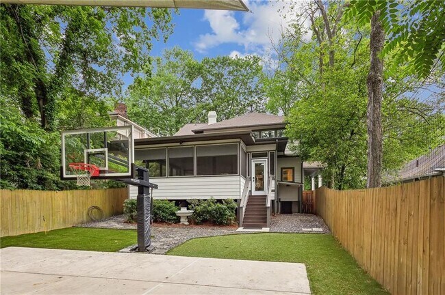 Building Photo - 843 Monroe Dr NE