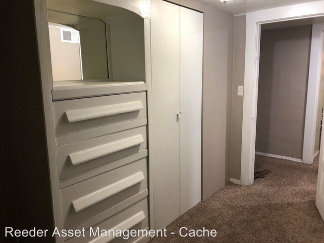 Building Photo - 62 E 300 N