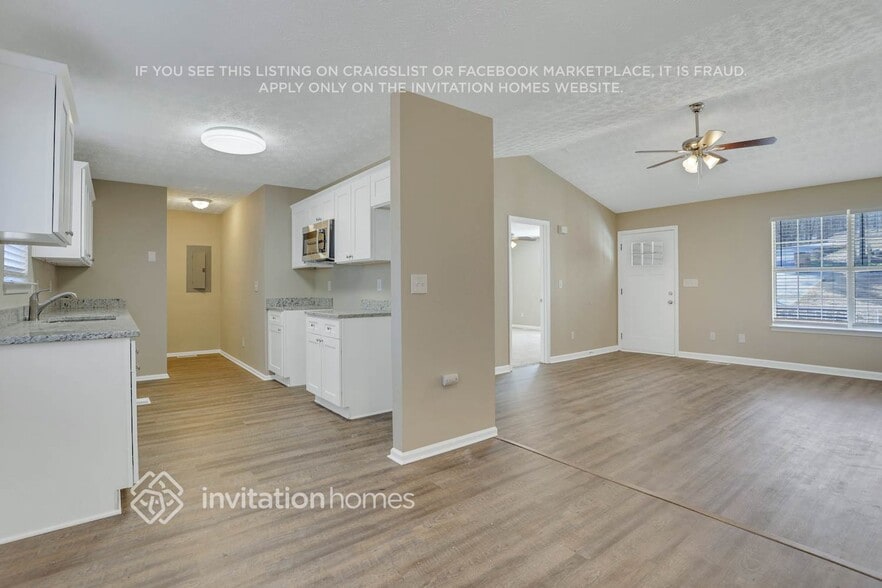 Building Photo - 194 Valley Dr