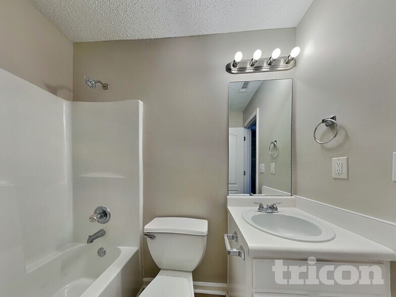 Building Photo - 7632 McGillicuty Dr