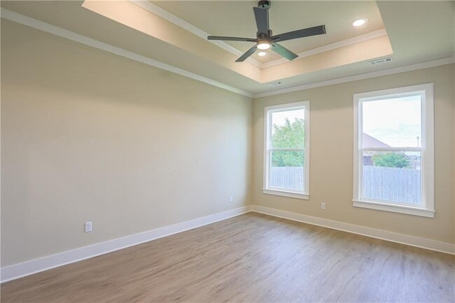 Building Photo - 970 Moksha St