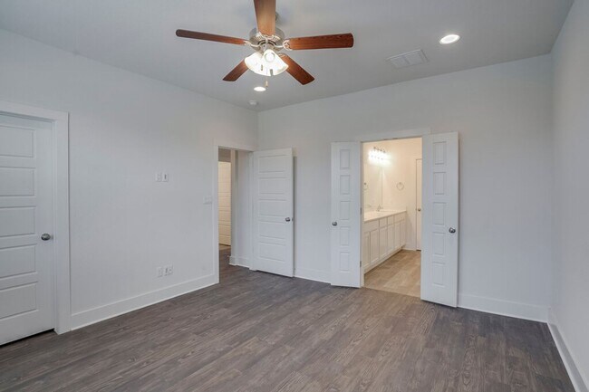 Building Photo - 9102 Moonstone Dr