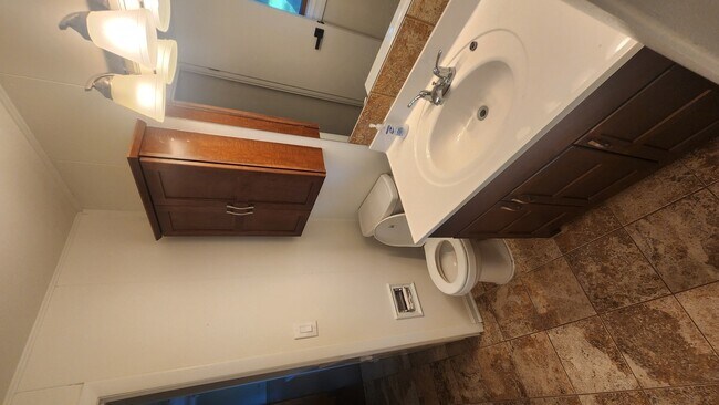 Building Photo - 808 S Cedarcrest Dr