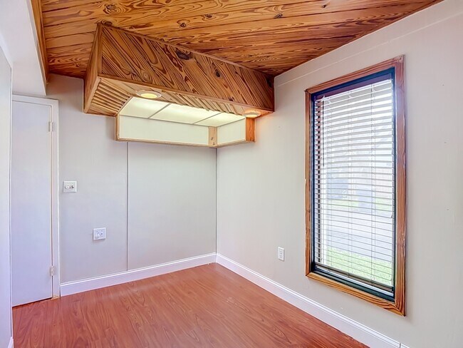 Building Photo - 5602 Ashley Oaks Dr