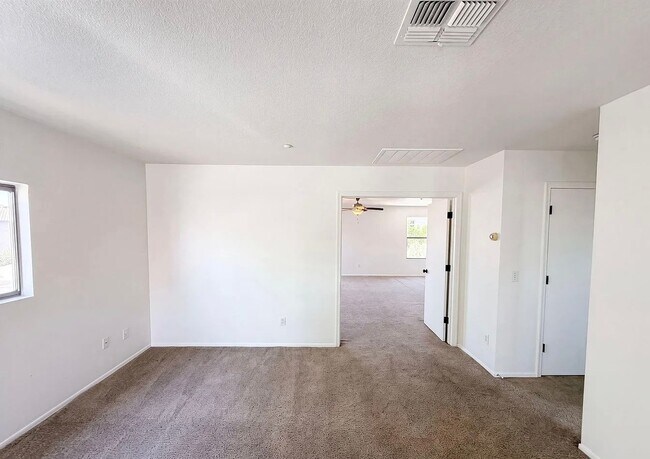 Building Photo - 7501 E Deer Valley Rd