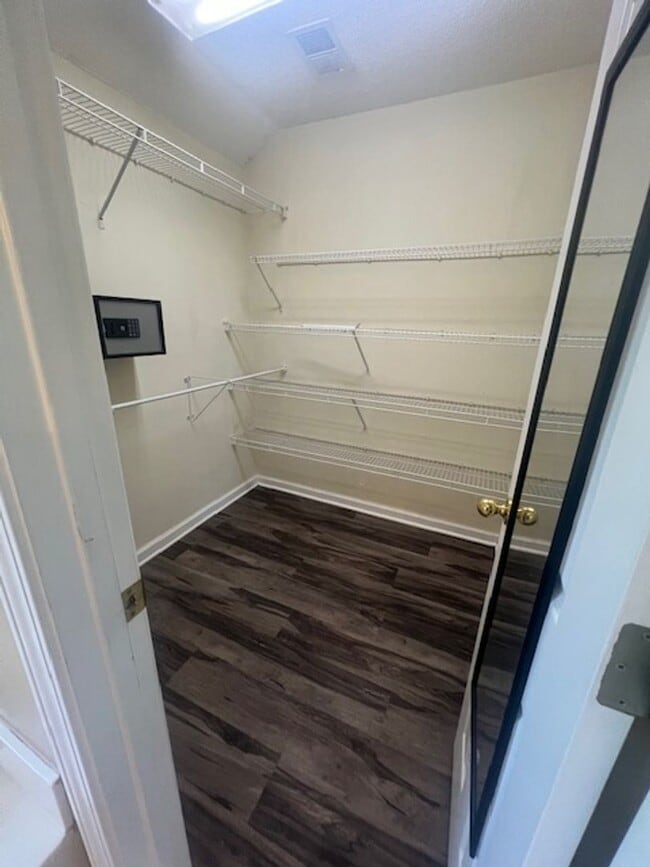 Building Photo - Stunning 3-Bedroom Home in Cordova-Spaciou...