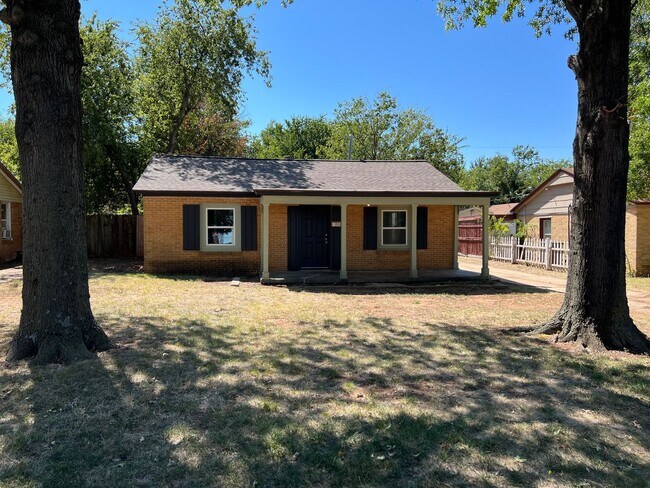 Building Photo - Fully Remodeled Home In Great Area Near Tinker AFB