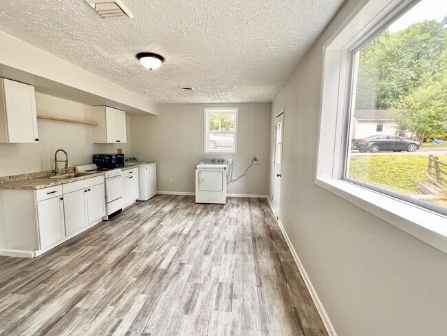 Building Photo - King St.