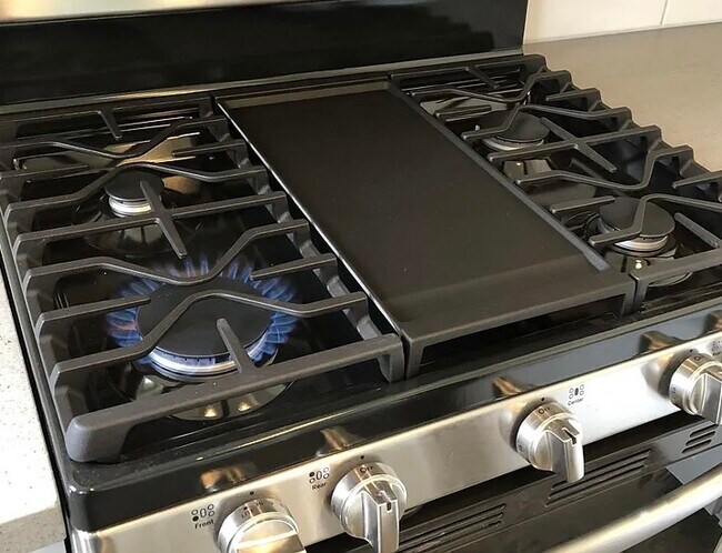 Gas appliances - 6812 Fashion Hills Blvd