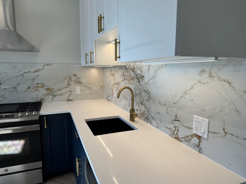 Building Photo - 124 Vinton St, 3