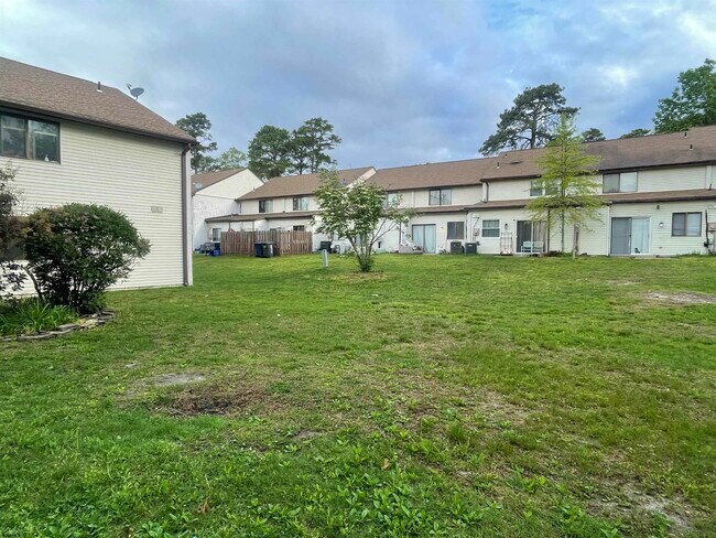 Building Photo - 2142 Rhododendron Ct