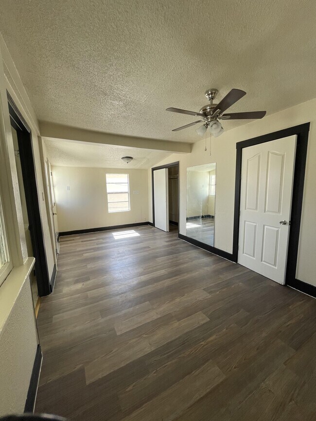 Building Photo - 3215 Wyoming Ave