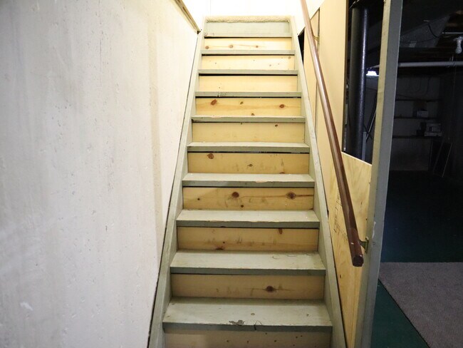 Building Photo - 951 Barclay Ln