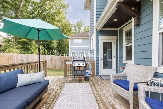 Building Photo - 606B Eastboro Dr