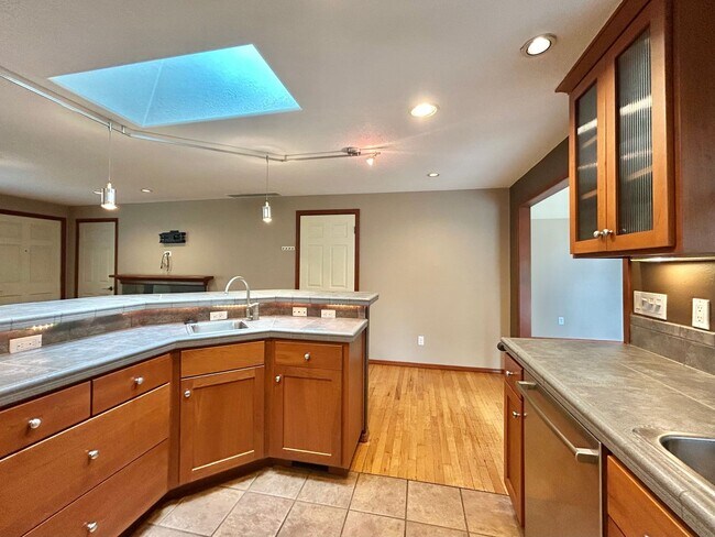 Building Photo - Tranquil Environment: 3 Bed, 1 Bath House