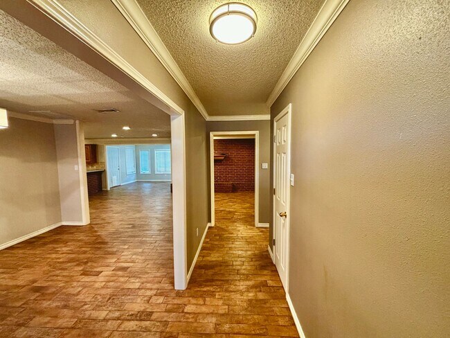Building Photo - Pre-leasing for early July move in!
