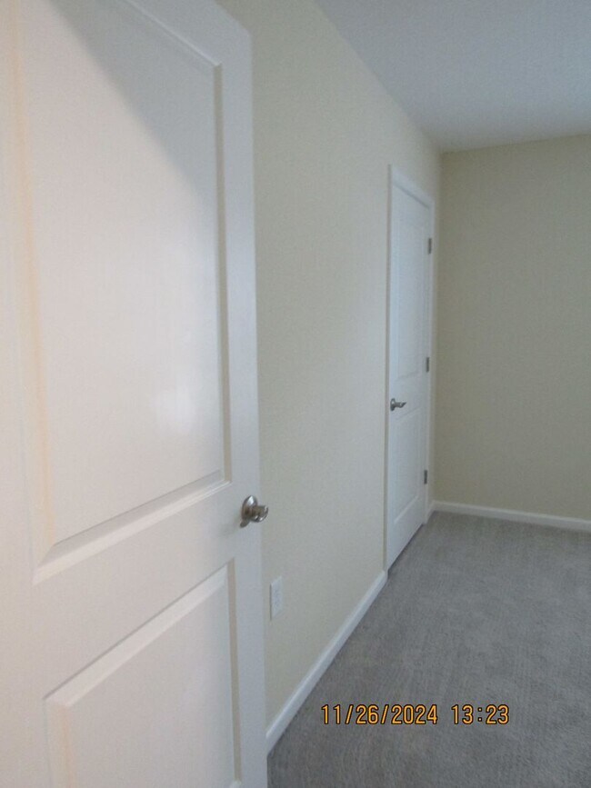 Building Photo - Hickory Manor