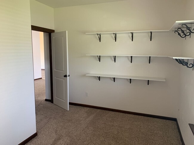 Building Photo - Broadmoore Estates Rancher
