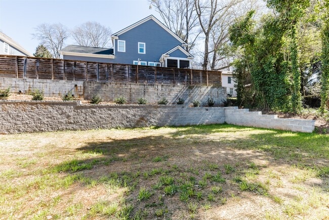 Building Photo - 9 Brookview Cir