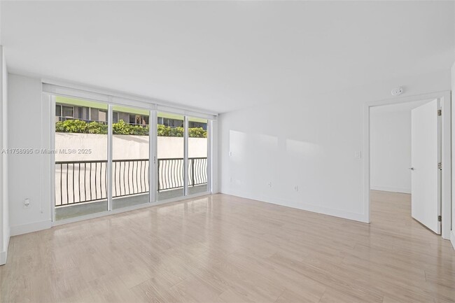 Building Photo - 1756 N Bayshore Dr