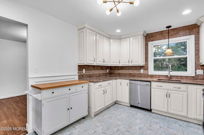 Building Photo - 720 Brookside Dr