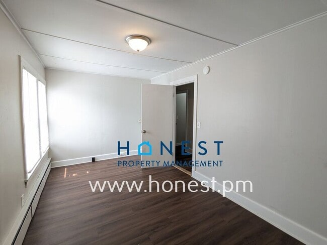 Building Photo - 110 Silver St