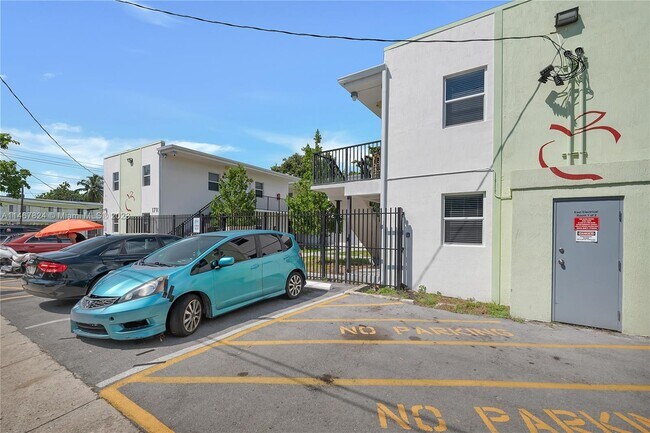 Building Photo - 1710 NW 1st Ct