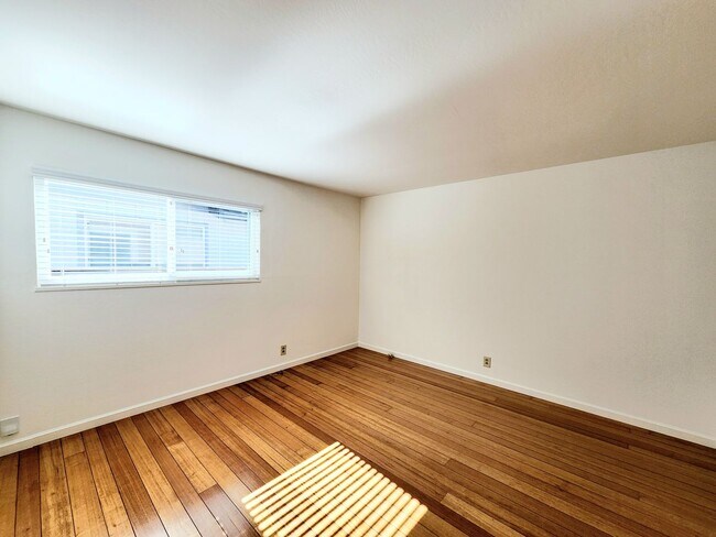 Building Photo - 3 bedroom home in San Mateo